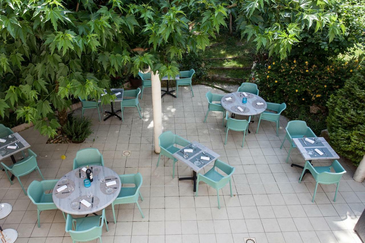 Le Lion D'Or Hotell Manzac-sur-Vern Exteriör bild