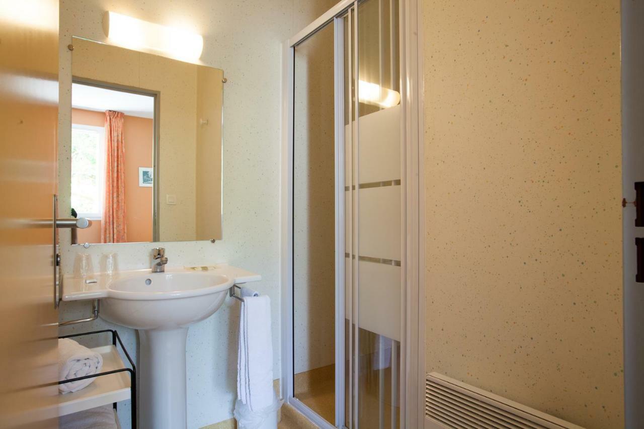 Le Lion D'Or Hotell Manzac-sur-Vern Exteriör bild