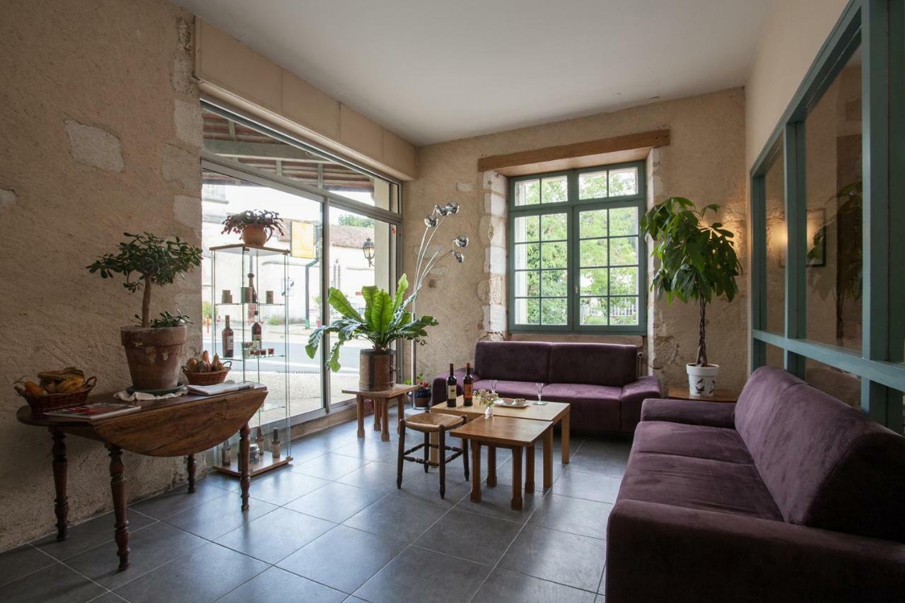 Le Lion D'Or Hotell Manzac-sur-Vern Exteriör bild