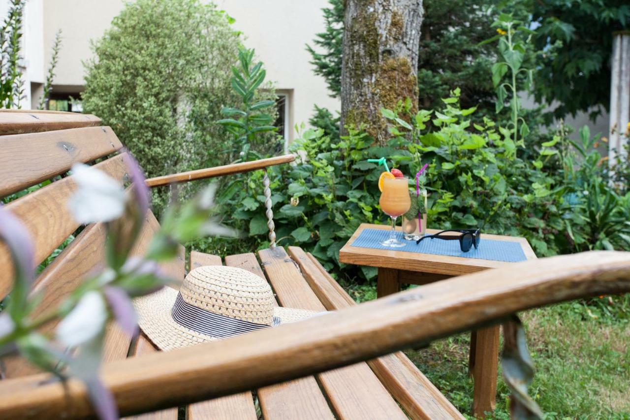 Le Lion D'Or Hotell Manzac-sur-Vern Exteriör bild