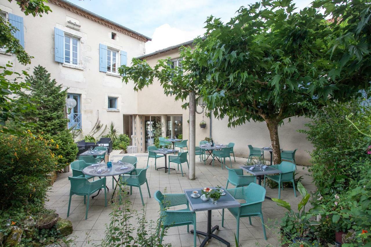 Le Lion D'Or Hotell Manzac-sur-Vern Exteriör bild